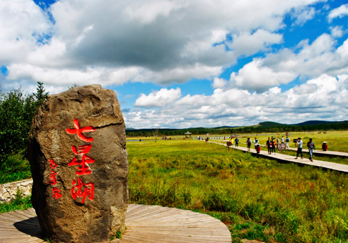 塞罕坝七星湖湿地公园，云随风动，湖如