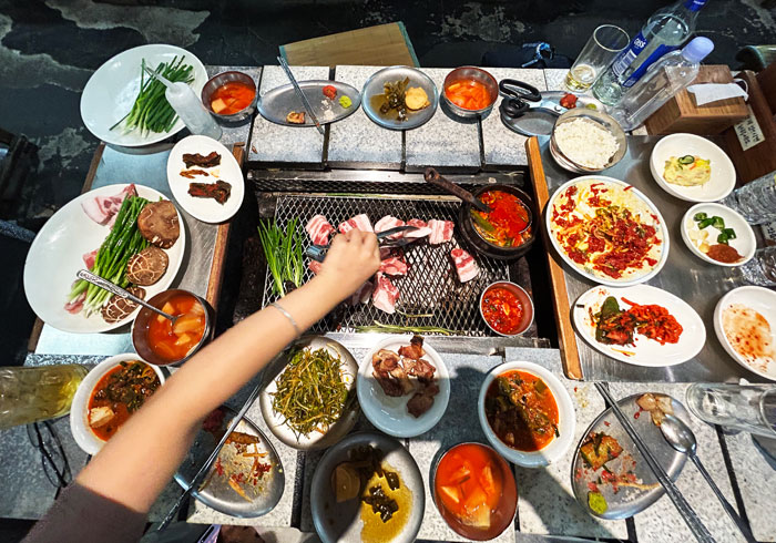 韩风食韵，烤肉与泡菜的味觉交响