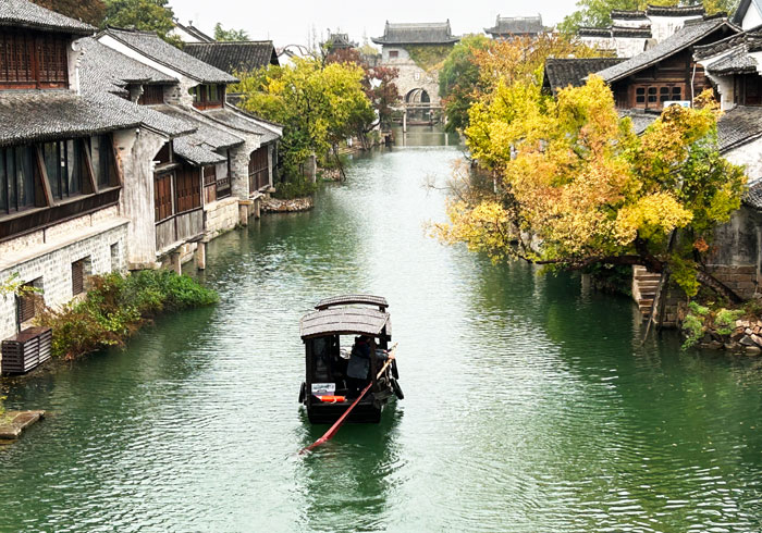 盐官古镇像一本书，每一页都写满了时光