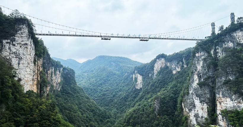 脚下是深渊，眼中是仙境