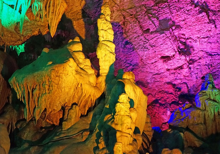 北京平谷隐藏一处洞穴，号称“天下第一古洞”，洞内场景千姿百态