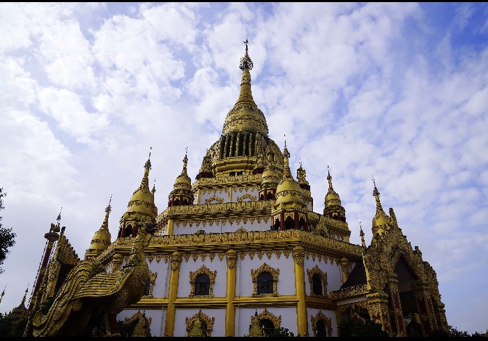 芒市之巅的金光，勐焕大金塔四境漫游