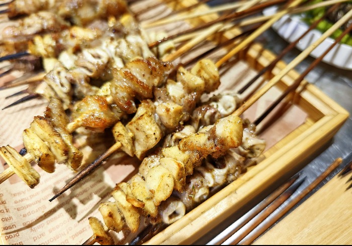 夏夜撸串观赛，邂逅炭火成串